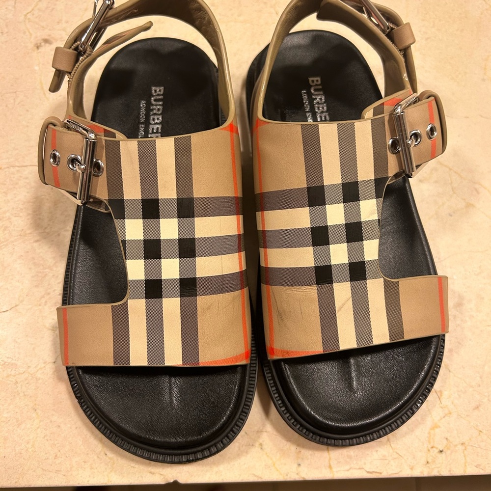 Kids Burberry Sandals. Small scratch on top but still in great condition.